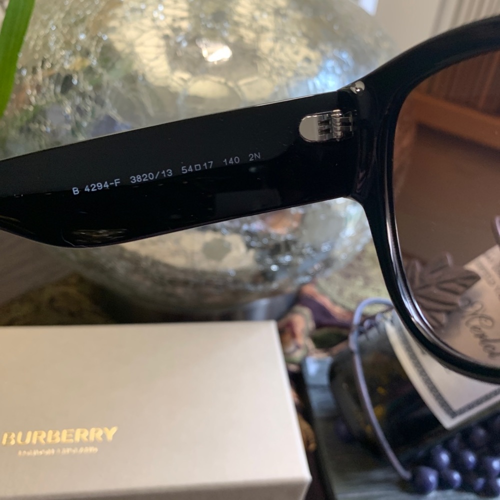 Authentic BURBERRY 54 Butterfly acetate sunglasses - Picture 11 of 15